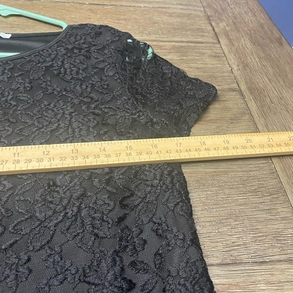 Carmen marc valvo black w/black lace tee size Medium nylon spandex - Picture 7 of 8